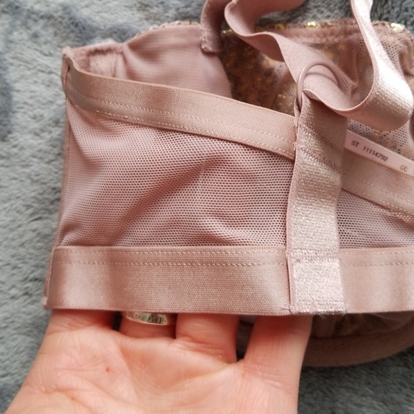 Victoria's Secret VERY SEXY uplift bra - Picture 7 of 8